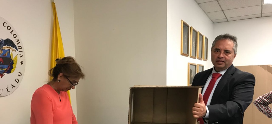 Inició la jornada electoral presidencial 2018 para la segunda vuelta en Consulado de Colombia en Los Angeles