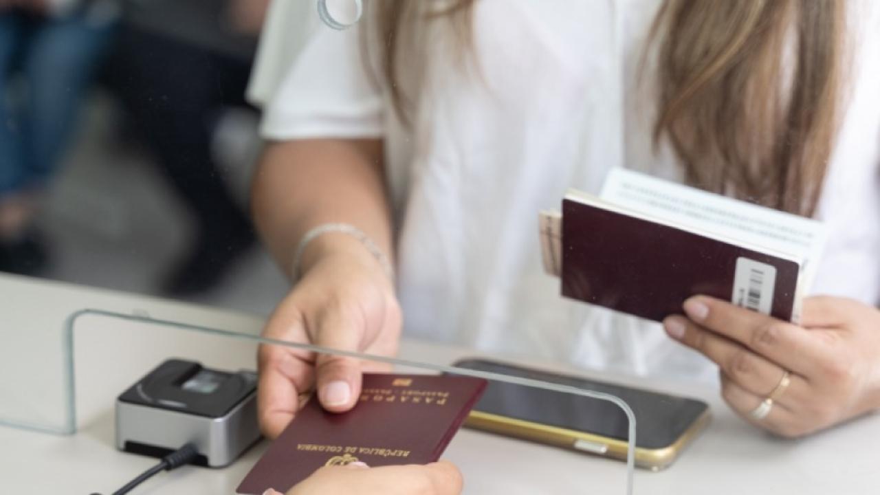 El Consulado de Colombia en Los Ángeles informa que los connacionales residentes en el Sur de California deben recoger personalmente sus pasaportes en el Consulado